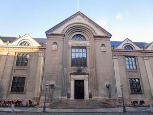 Københavns Universitet ved Frue Plads 2015.JPG