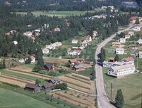 To småbruk på Kalaker på området med hesjene. Dette er i den nordøstre delen av den opprinnelige Kalakergården. Altså i det området der eiendommen har gnr 45.