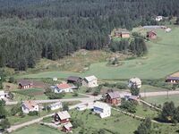 Kalaker bruk 4 bak. Boligene på Sakseborg foran.