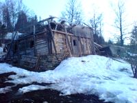 32. Kallrustad låveriving taket borte 2009.jpg