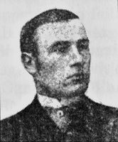 Første formann: Kalmar M. Øksnes opprinnelig fra Kvam i Stod. Ble meieribestyrer ved Røysing Meieri i 1890, og en av stifterne av Ungdomslaget. Foto fra boka om U. L. Ogna