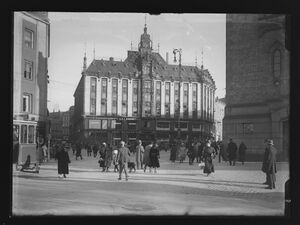 Karl Johans gate 25 i Oslo 1910.jpg