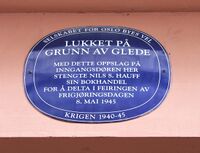 Karl Johans gate 45: Frigjøringa 1945. 59.914674° N 10.736424° Ø