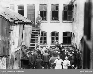 Karl XIIs gate 15 i Oslo omkr. 1915 OB.Z03578.jpg