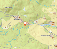Kart som viser beliggenheten av plassen på sørsiden av Vestbyveien, omtrent 550 meter vest-nordvest for gårdstunet på Nordre Vestby