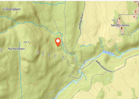 Kart som viser beliggenheten av plassen 250 meter øst for toppen av Murfjellåsen og 750 meter vest for gårdstunet på Søndre Holte