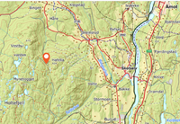Kart som viser beliggenheten av setra på østre del av Holtefjell omtrent 3.5 kilometer fra bygda og 6 kilometer vest for Skotselv
