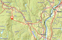 Kart som viser beliggenheten av plassen omtrent 7,5 kilometer nordvest for Skotselv