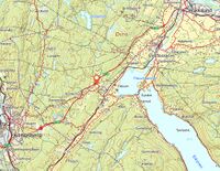 Kart som viser beliggenheten, omtrent 10 kilometer sørvest for Hokksund og 8 kilometer nordøst for Kongsberg.