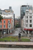 Keysers gate sett fra tidligere Deichmanske bibliotek. Nr. 1 til høyre, Akersgata 67 til venstre. Foto: Chris Nyborg (2013).