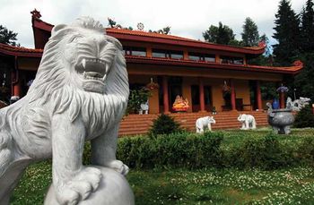 Khuong Viet tempel LL092.jpg