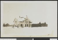 Kirkenær stasjon i vinterforhold. Nasjonalbibliotekets bildesamling.