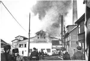 Kirkenes dampsentralen brenner 1940.jpg