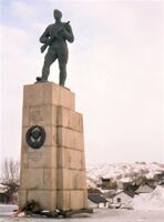 Minnesmerke over den sovjetiske frigjøringen av Kirkenes i 1944, utført av Fredriksen (1952) Foto: Stig Rune Pedersen