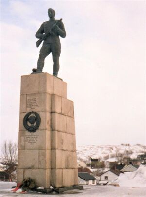 Kirkenes minnesmerke 1944.jpg