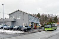 Nr. 56: Coop Marked Løkeberg. Tidligere hadde ekstrabusser fra Oslo «Samvirkelaget» som destinasjon i rushtiden. Foto: Leif-Harald Ruud (2019)