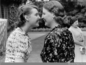 Kirsten Flagstad og Else Marie.png