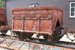 Kisvogn Thamshavnbanens første kisvogn fra 1908, eneste gjenværende av første generasjon kisvogner med stålkasse og sidetømming.