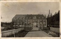 Kjeller Nye Kasernen postkort. Carl Normann. Steinar Fjeldvang..jpg