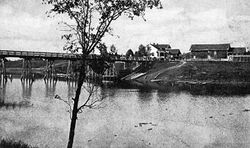 Kjellerholen bru sett fra sør rundt 1910.