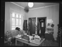 Kjelsaas stasjon. Kontoret. Ukjent/Nasjonalbiblioteket