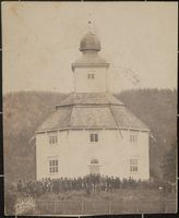 Klæbu kirke fra 1860-1870. Fotograf er ukjent.