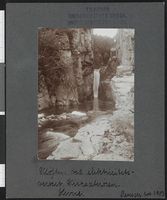 3. Kløften ved elektrisitetsverket Kirkesæterøren - no-nb digifoto 20160316 00243 bldsa NGU0007.jpg