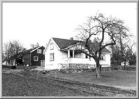 Den tidligere plassen Kleiva under Gjønnes som har gitt veien navn. Foto: Bærum bibliotek (1972).