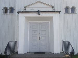 Klemetsrud kirke Oslo 2012 inngangsparti.jpg