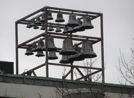 Klokkespill på taket av Møllergaten 9 i Tønsberg, produsert av Olsen Nauen (1971). Foto: Stig Rune Pedersen