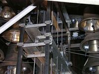 Transmisjon til klokkespillet i Uranienborg kirke med 37 klokker, levert av Olsen Nauen (2004) Foto: Olsen Nauen klokkestøperi (2004).