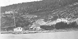 Bekkelagskollen til venstre for den tidligere plassen Kneppe, på dette tidspunktet var Lille Bekkelaget. Foto: Bekkelagshøgda lokalhistoriske forening (1870-åra).