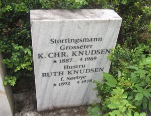 Knud Christian Knudsen gravminne Drammen.jpg