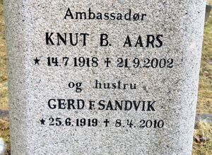 Knut Brødsgaard Aars gravminne.JPG
