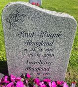 Motstandsmannen og Kon-Tiki-fareren Knut Haugland er gravlagt ved Steinsskogen gravlund. Foto: Stig Rune Pedersen