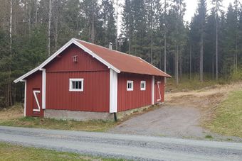 Koia under Lier Kongsvinger fjøset.jpg