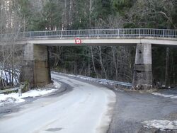 Kolstad bru krysser Kolstadveien i dag. Foto: Colliekar (2016).
