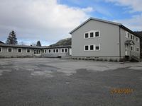 Kommunehuset i Fyresdal 2017, delen til høgre er den eldste. Her var biblioteket ein periode før 1983. Bygget er fleire gonger blitt ombygd og påbygd.