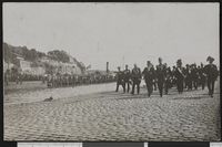 11. Kong Haakon mottar Armand Fallières - no-nb digifoto 20160219 00008 bldsa PK14065.jpg