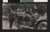 31. Kong Haakon og Dronning Maud i Sam Eydes bil - no-nb digifoto 20160415 00278 bldsa EYDE00138.jpg
