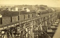 Kongsgaard bru var jernbanebru fra 1864 til 1884.Foto tatt mot sør.