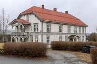 Gjemsegården fra omkring 1800 ligger like sørvest for Kongsvinger kirke. Foto: Leif-Harald Ruud (2024).