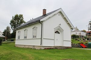 Konnerud kirkegård gravkapell 2015.jpg