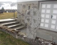 Steinkors ved Feiring kirke. Foto: Stig Rune Pedersen