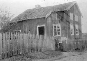 Korsgården på Fiskum i 1907 (oeb-195395).jpg