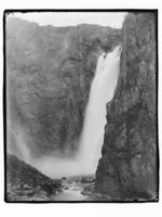 12. Kraftig foss - NB MS G4 0857.jpg