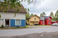 Gammel bebyggelse ved Kråkstad stasjon. Foto: Leif-Harald Ruud (2015)