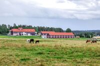 Glenne gård vest i Kråkstadbygda. Foto: Leif-Harald Ruud (2021)