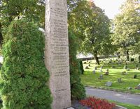 134. Krigsminnesmerke ved Nedre Eiker kirke 2013.jpg