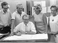 Kristian Trægde (1915-2006) var tilknyttet Meteorologisk institutt i rundt 40 år, og var landskjent værmelder. Foto: Johan Brun (1968)